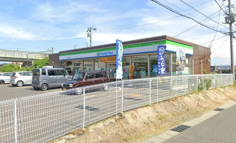 ファミリーマート南福島駅北店