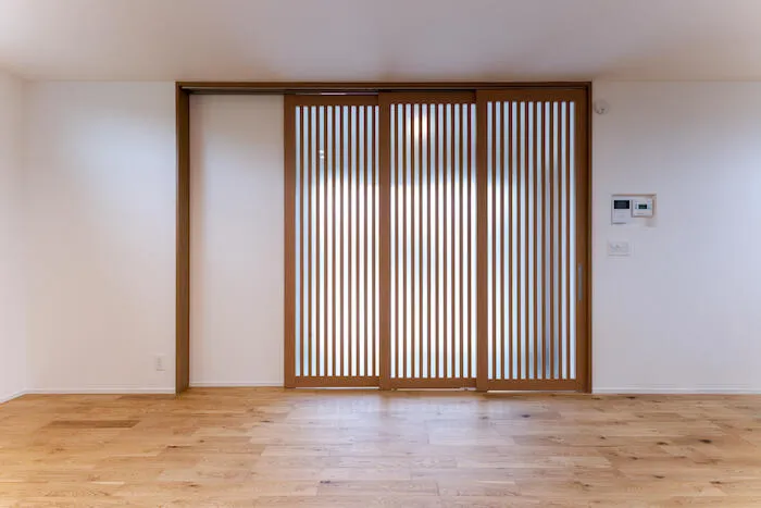 余白をつなぐ土間のある家