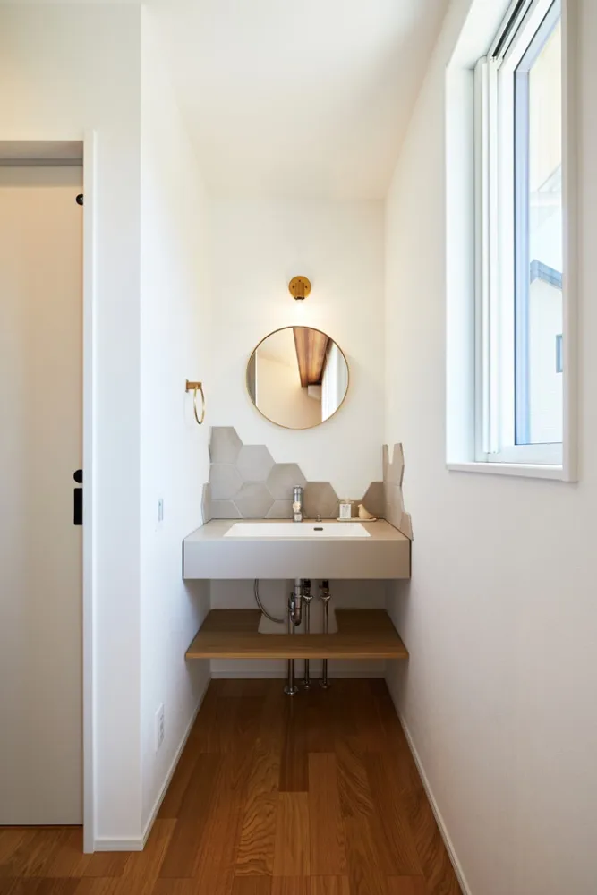 玄関横の洗面化粧台