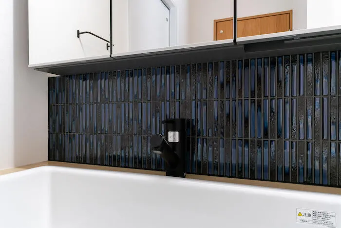 余白をつなぐ土間のある家