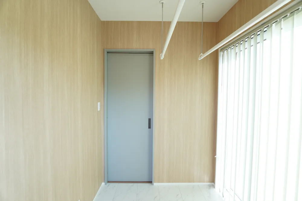 暮らしを整える、光あふれるランドリールーム