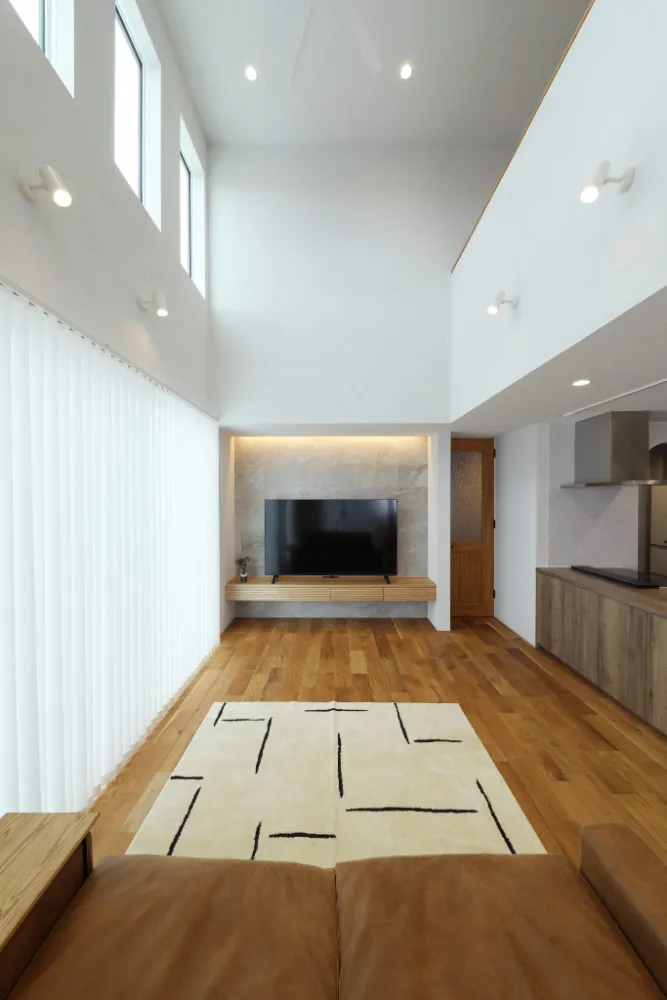 塗り壁と天然無垢材を楽しむ家