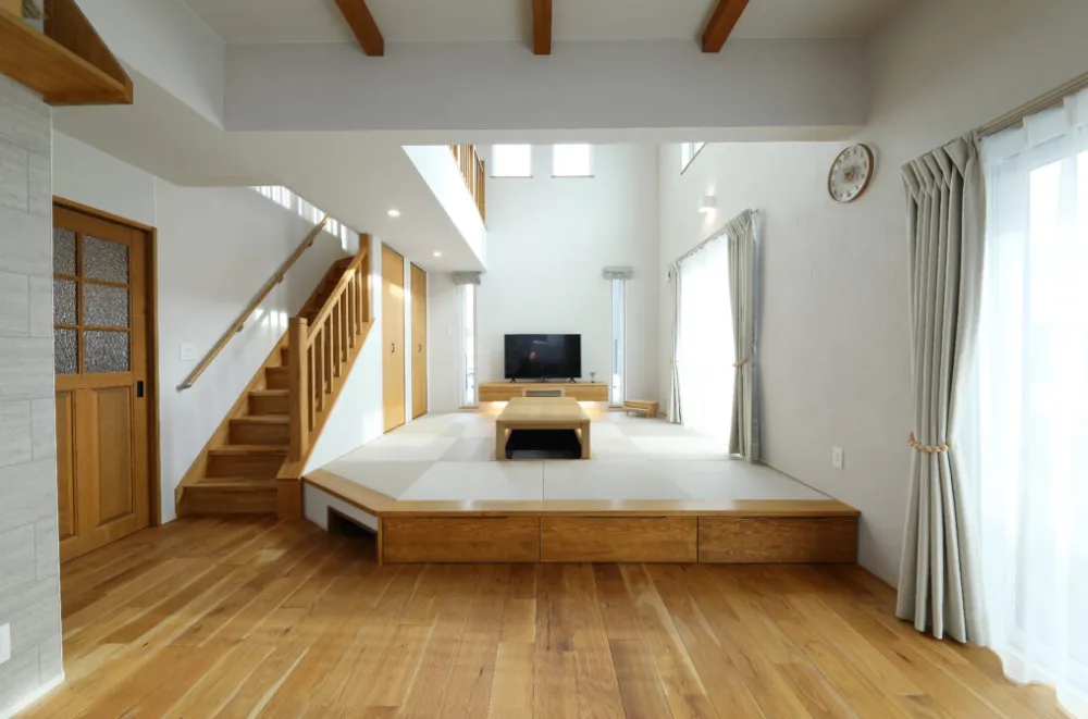 家族が自然と集まる、掘りごたつのある大空間