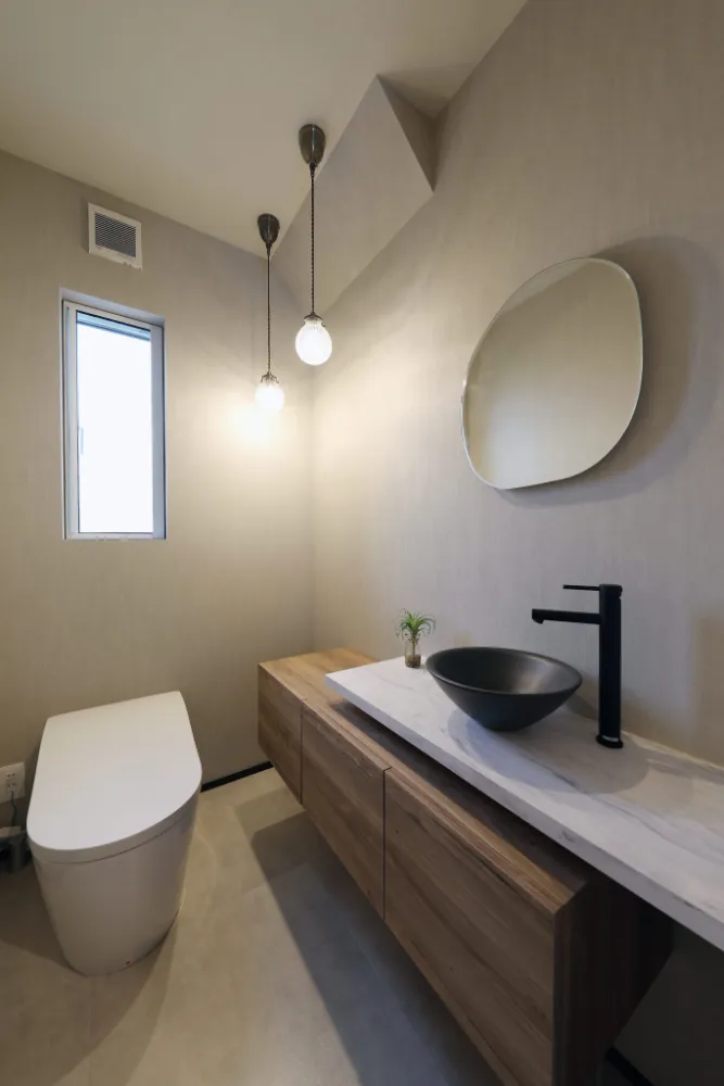 塗り壁と天然無垢材を楽しむ家