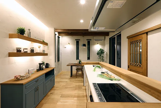 洗面所に直通の家事楽動線があるキッチン