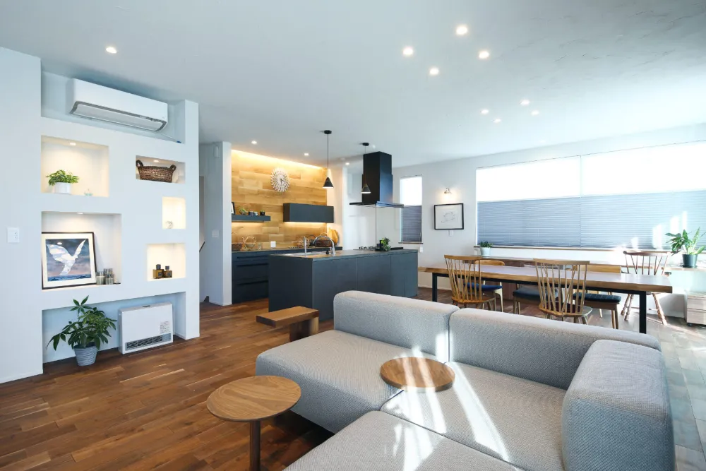 複数の間接照明によるホテルライクなリビング