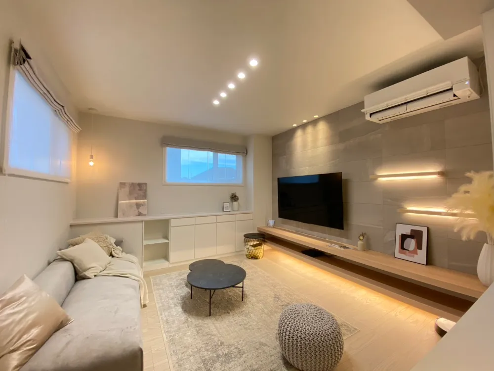 淡色配色の大人かわいいインテリアの家