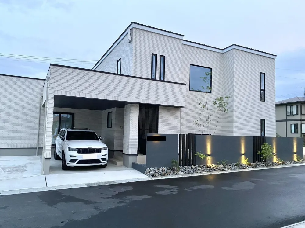 ホテルライクでモダンな邸宅