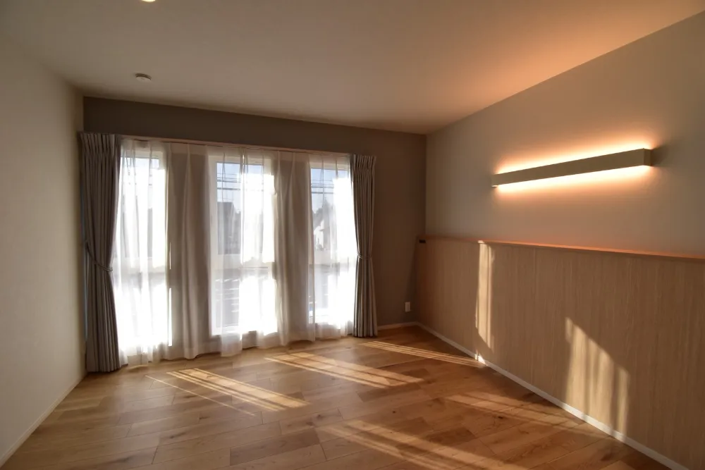 日が降りそそぐ明るい家