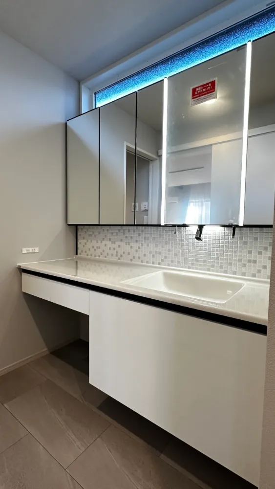 勾配天井リビングの平屋