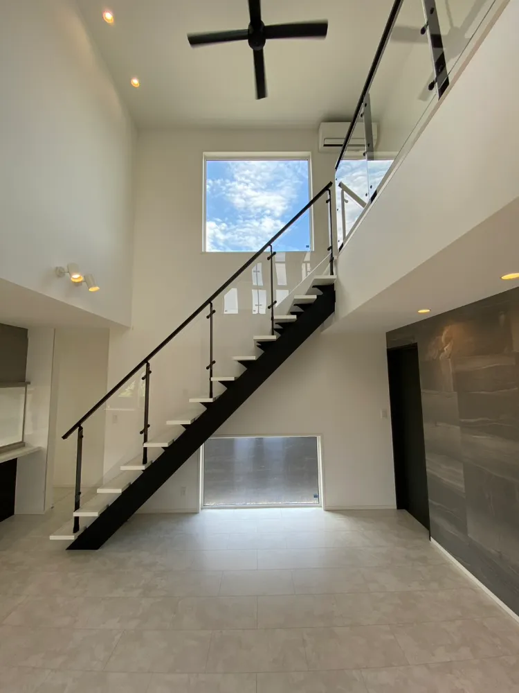 ホテルライクでモダンな邸宅