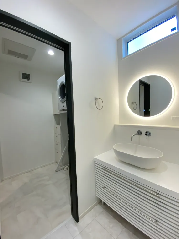 ホテルライクでモダンな邸宅