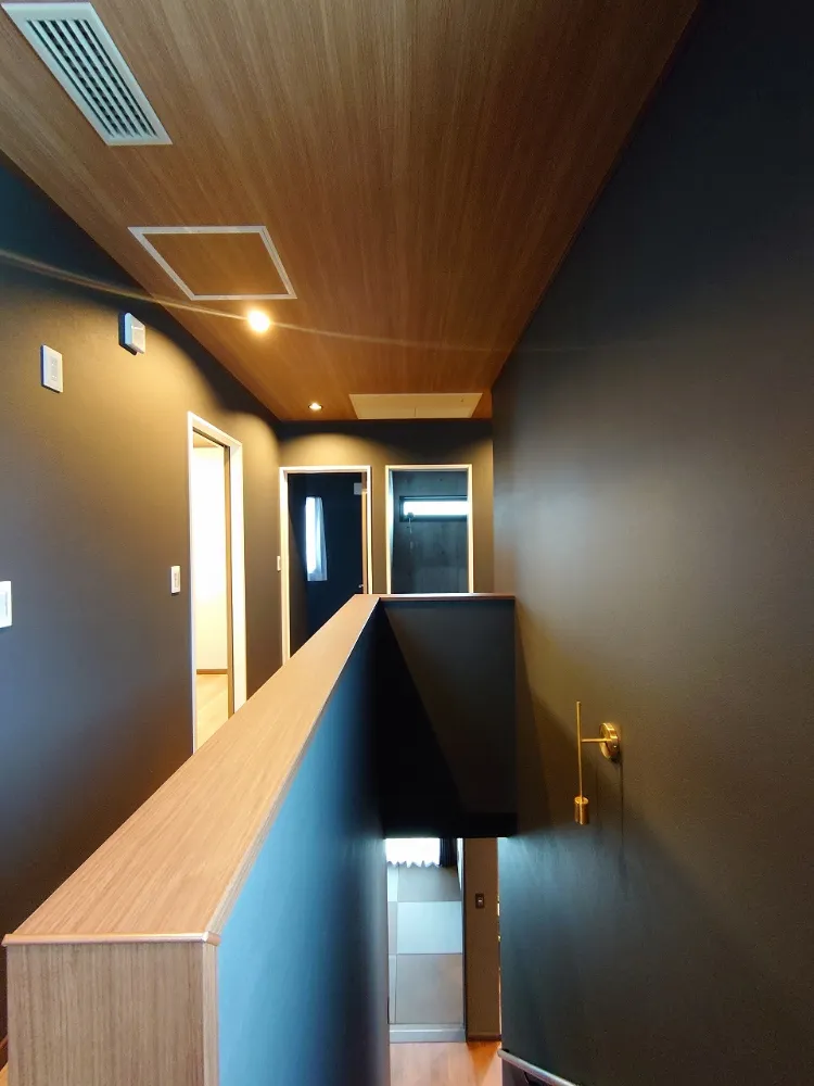 ブラック×グレートーンでまとめたインダストリアルな家