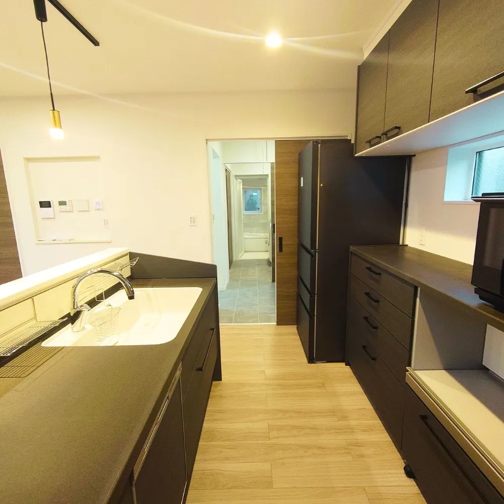 1階にファミリークロークとランドリールームがあるカジラクの家