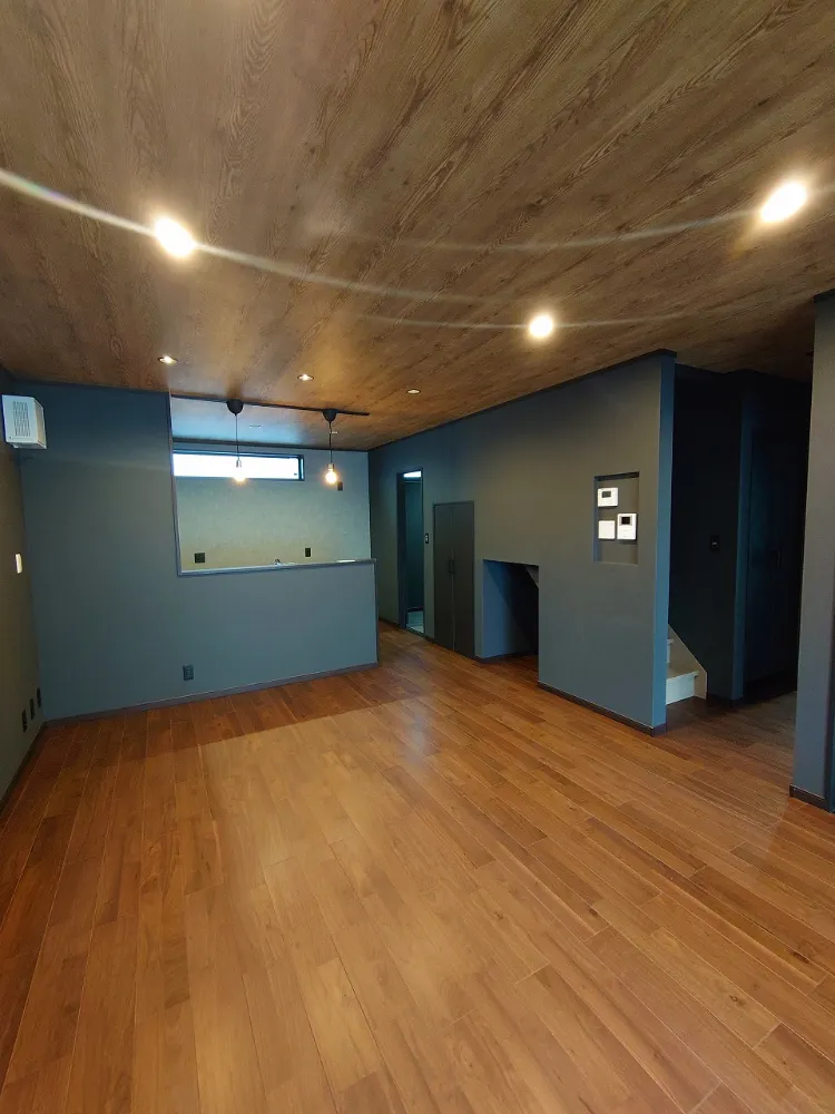 ブラック×グレートーンでまとめたインダストリアルな家