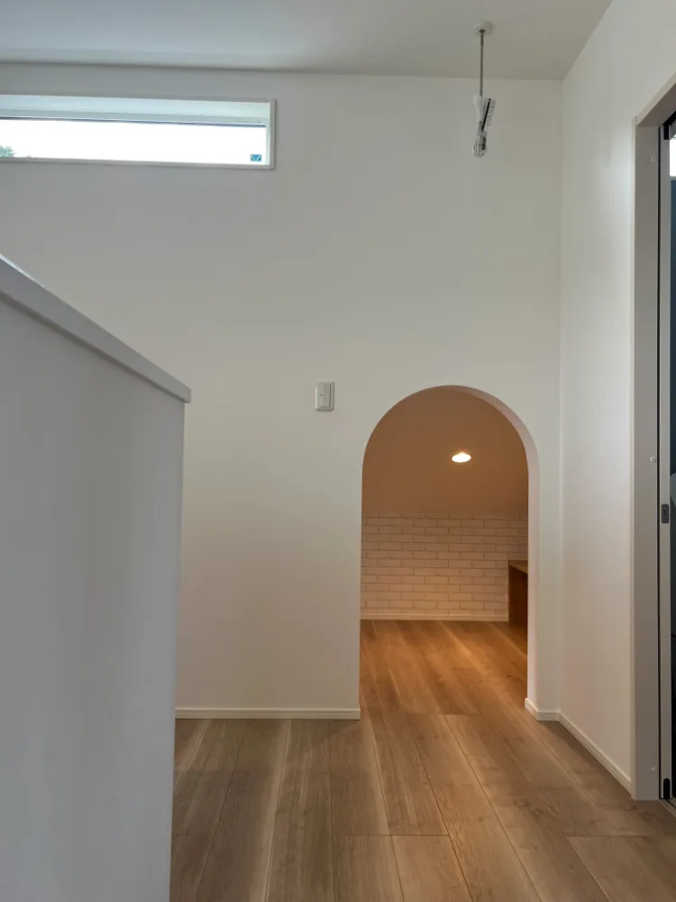 ちょっとしたスペースも有効活用する隠れ家的な収納空間