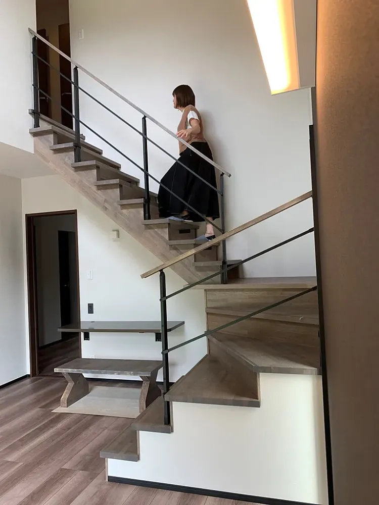 モダンな雰囲気漂う吹き抜けのあるお家