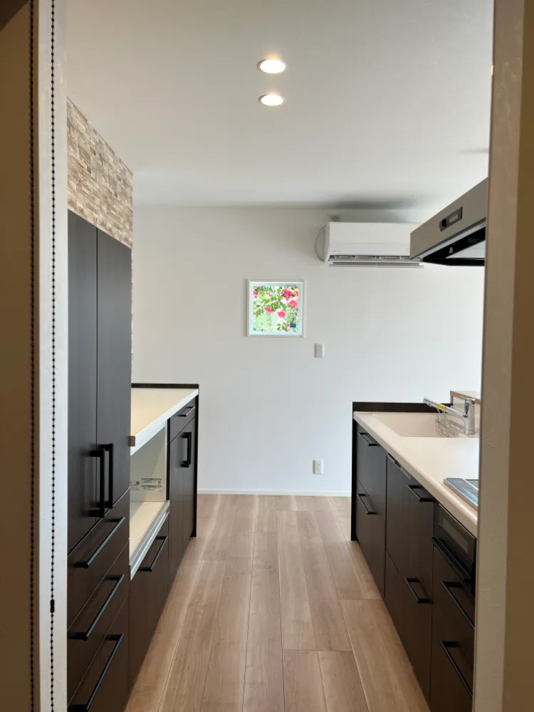 大容量収納でスッキリした空間を演出できるキッチン