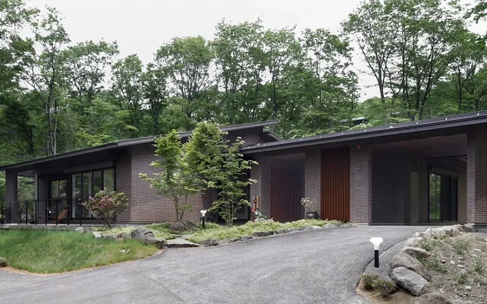 那須の別荘　森に溶け込む住まい